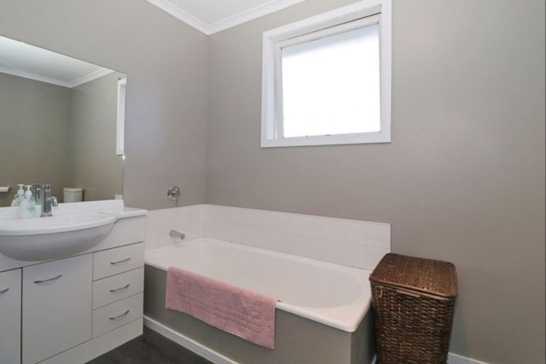 Photo of property in 5 Vogel Street, Waikiwi, Invercargill, 9810