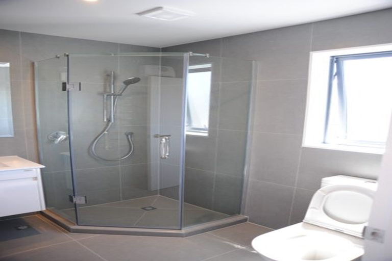 Photo of property in 7/11 Oteha Valley Road, Northcross, Auckland, 0632