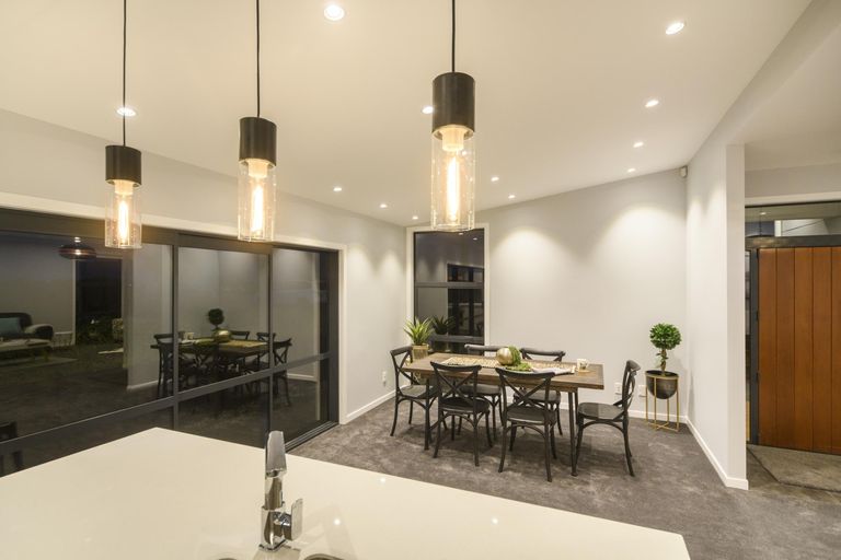 Photo of property in 3 Vaucluse Heights, Fitzherbert, Palmerston North, 4410