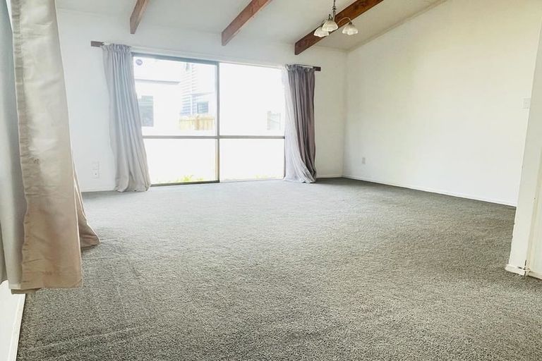 Photo of property in 1/166 Nile Road, Milford, Auckland, 0620