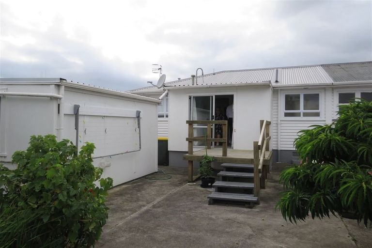 Photo of property in 27 Karaka Crescent, Levin, 5510