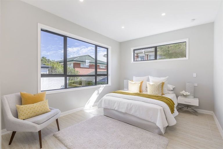 Photo of property in 25 Rothesay Bay Road, Rothesay Bay, Auckland, 0630