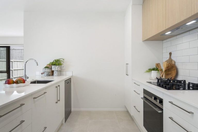 Photo of property in 55 Parkmore Drive, Rosehill, Papakura, 2113