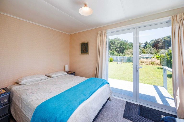 Photo of property in 72 Nash Parade, Foxton Beach, Foxton, 4815