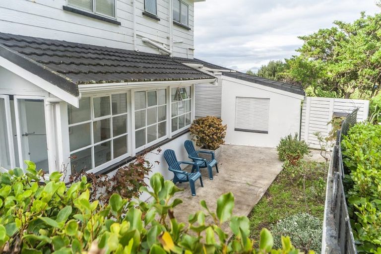 Photo of property in 281 Queens Drive, Lyall Bay, Wellington, 6022