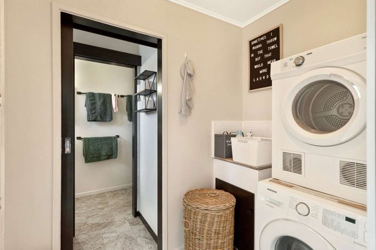 Photo of property in 2/54 Weston Avenue, Roslyn, Palmerston North, 4414