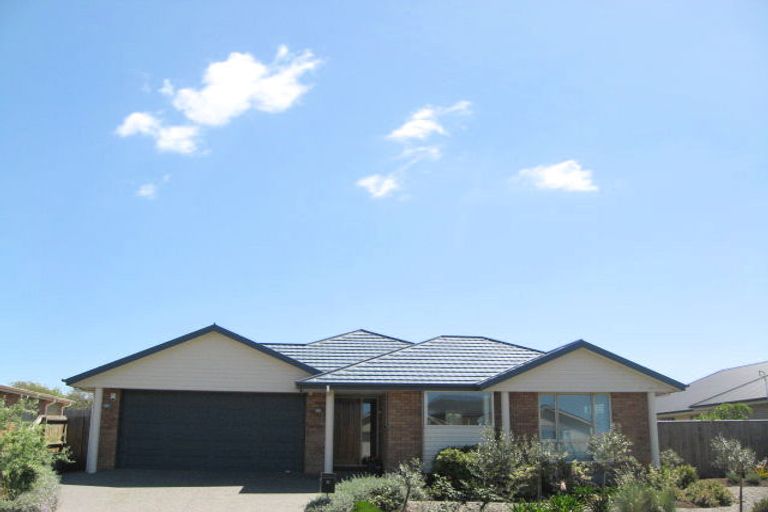 Photo of property in 21 Willowview Drive, Redwood, Christchurch, 8051