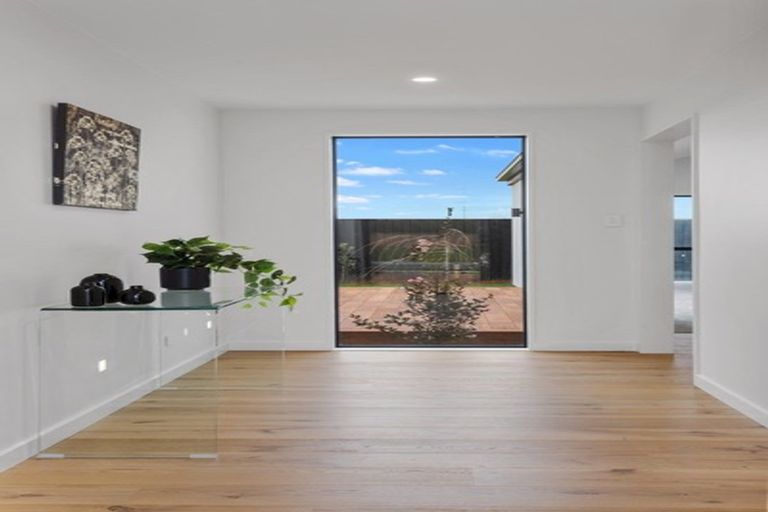 Photo of property in 14 Chatsworth Avenue, Rangiora, 7400