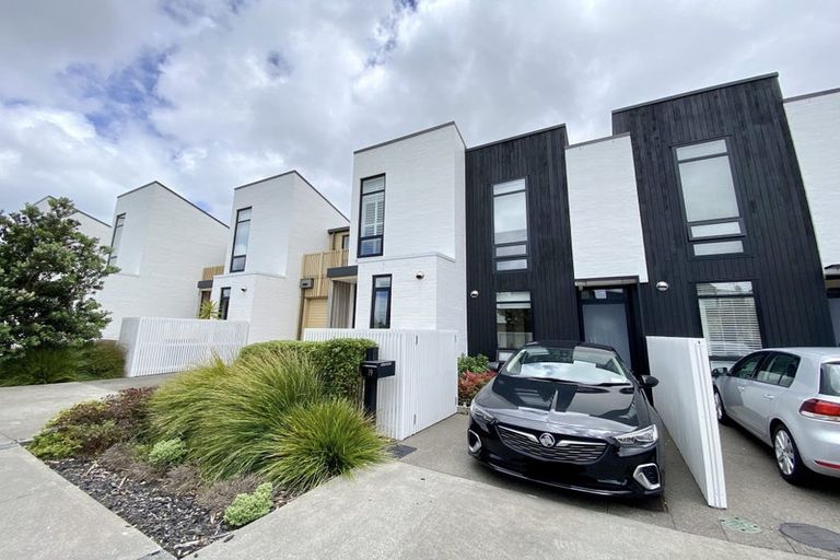 Photo of property in 19 Isitt Road, Hobsonville, Auckland, 0616