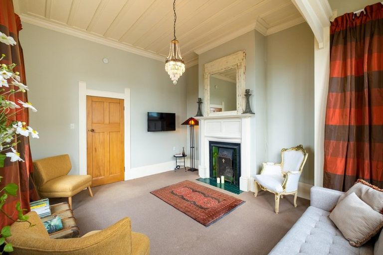 Photo of property in 16 Sealy Road, Bluff Hill, Napier, 4110