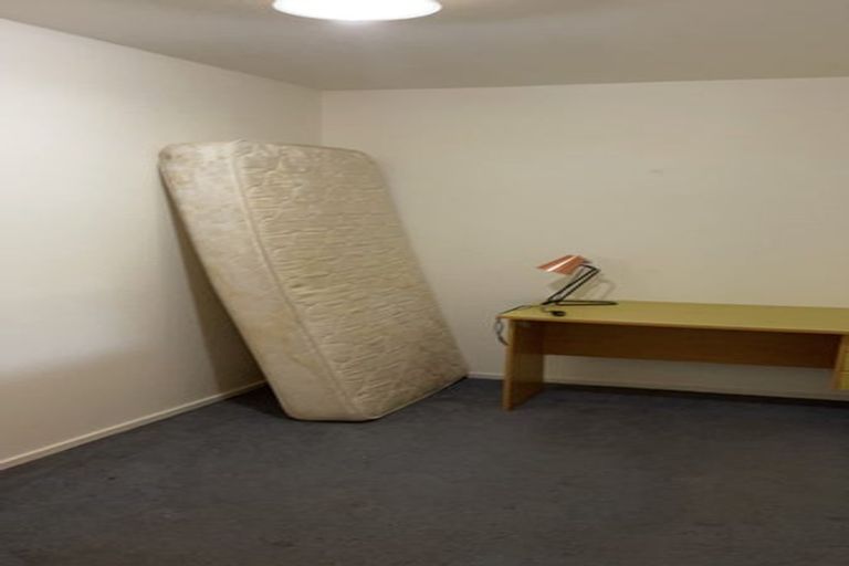 Photo of property in 211 Chelsea View Drive, Chatswood, Auckland, 0626