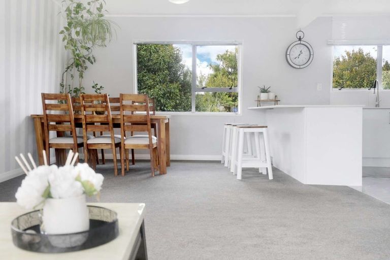 Photo of property in 22 Fernleigh Avenue, Waiuku, 2123