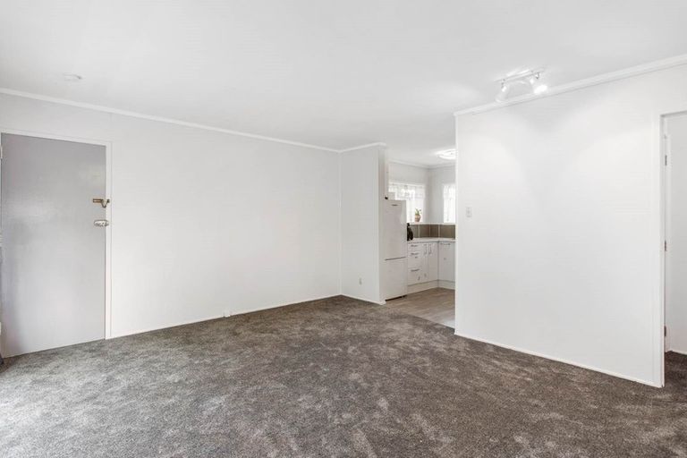 Photo of property in 10/126 Lynwood Road, New Lynn, Auckland, 0600