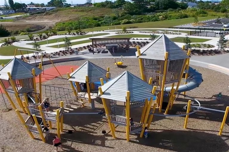 Photo of property in 23 Merv Clarke Lane, Massey, Auckland, 0614