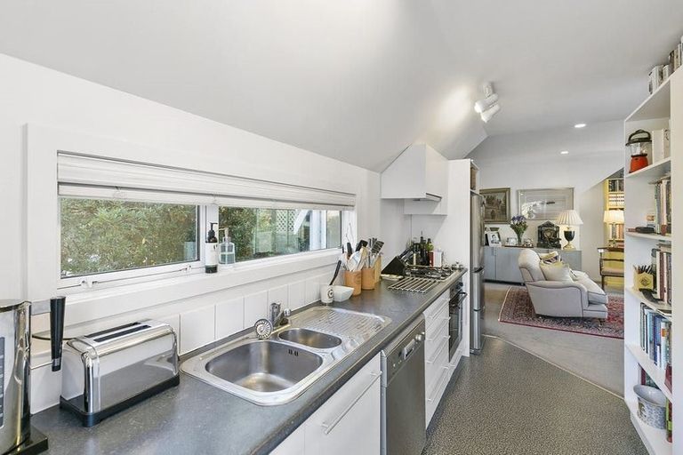 Photo of property in 55c Bolton Street, Kelburn, Wellington, 6012