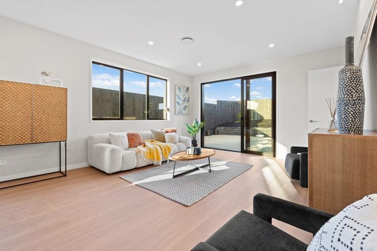 Photo of property in 98 Huanui Drive, Wainui, 0992