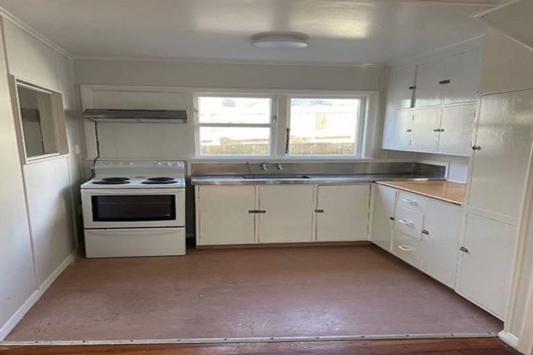 Photo of property in 68 Hereford Street, Cannons Creek, Porirua, 5024