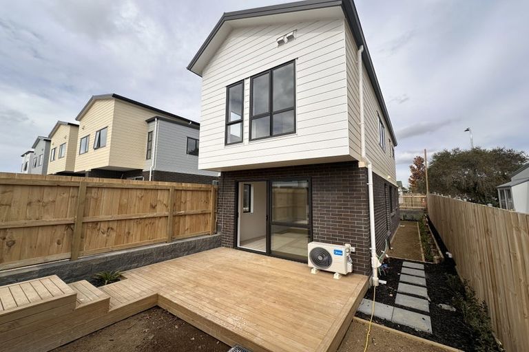 Photo of property in 1/35 Young Crescent, Drury, 2113