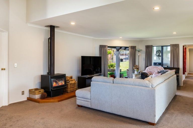 Photo of property in 27 Kinder Street, Acacia Bay, Taupo, 3330