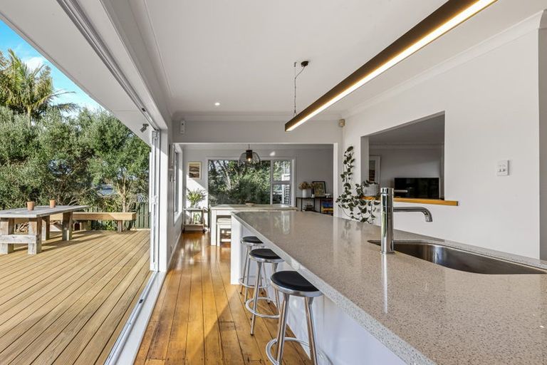 Photo of property in 4 Divich Avenue, Te Atatu South, Auckland, 0610