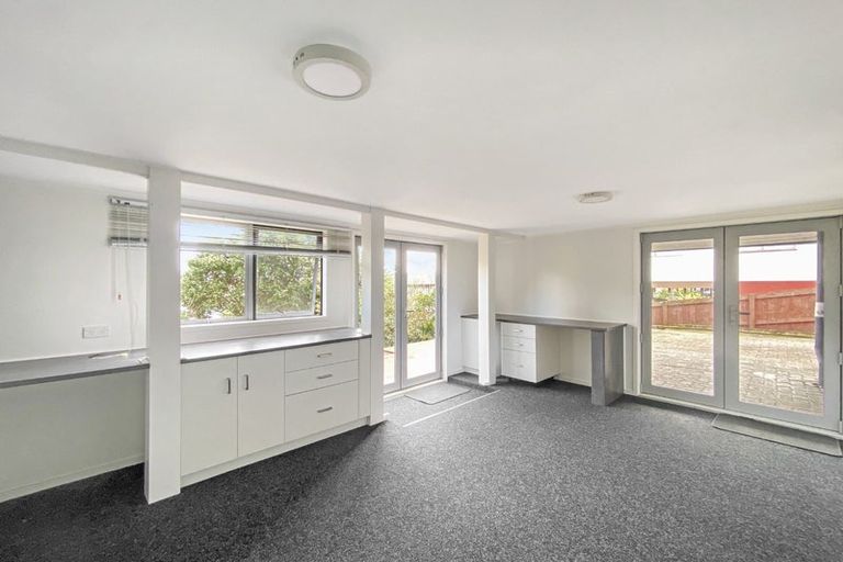 Photo of property in 28 Lewisham Street, Highland Park, Auckland, 2010