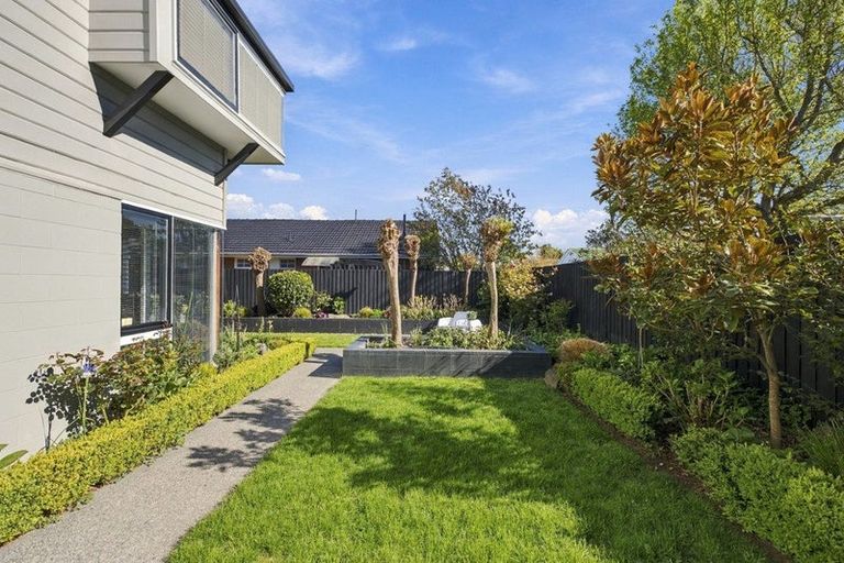 Photo of property in 76b Memorial Avenue, Ilam, Christchurch, 8053