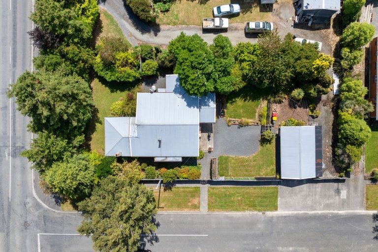 Photo of property in 16 Moore Street, Milton, 9220