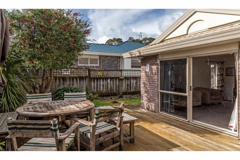 Photo of property in 2/919 Whangaparaoa Road, Manly, Whangaparaoa, 0930