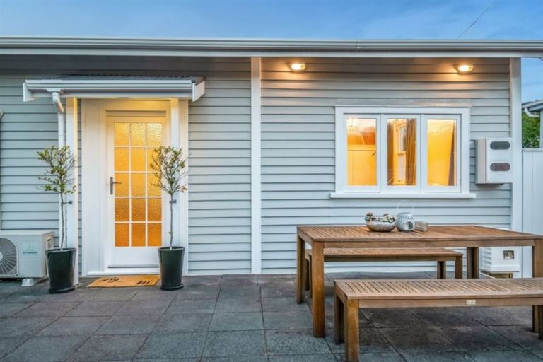 Photo of property in 2/221 Onewa Road, Birkenhead, Auckland, 0626