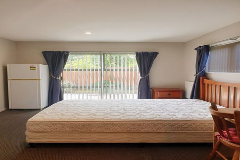 Photo of property in 100 Rattray Street, Riccarton, Christchurch, 8041