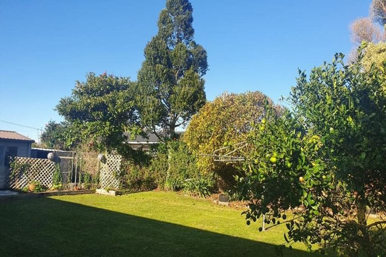 Photo of property in 11 Beach Road, Omata, New Plymouth, 4374