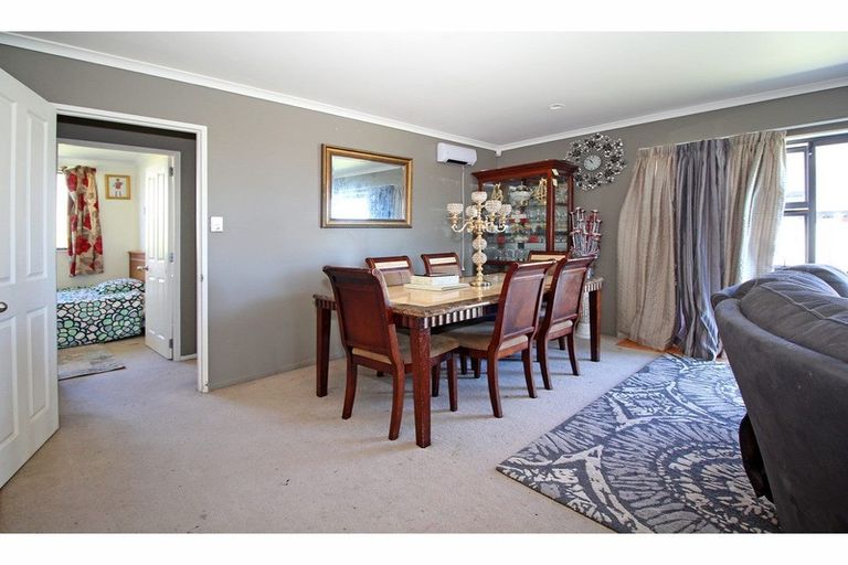 Photo of property in 122 Naylors Drive, Mangere, Auckland, 2022