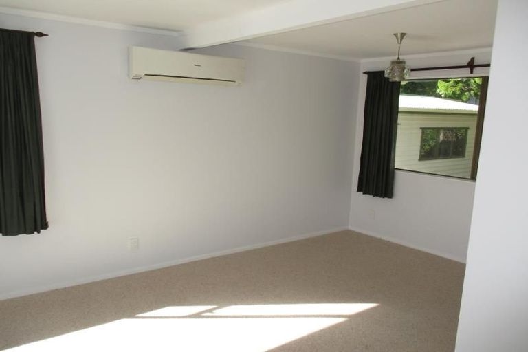 Photo of property in 4 Buckley Grove, Paraparaumu, 5032