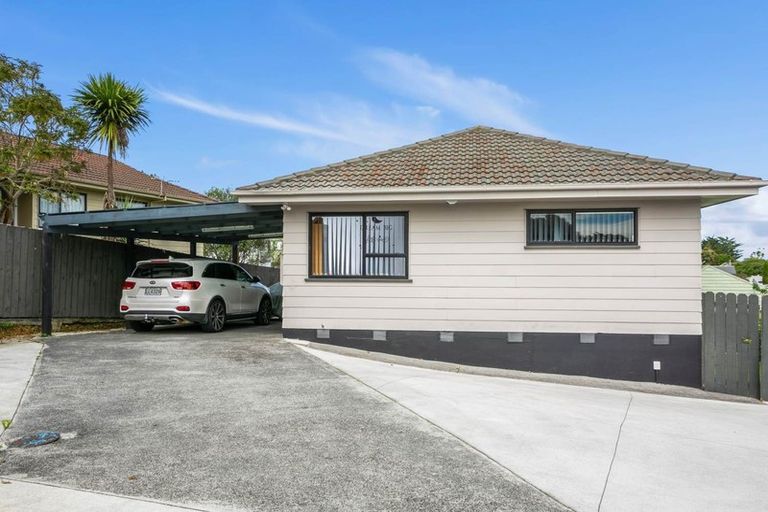 Photo of property in 6 Kopu Place, Clendon Park, Auckland, 2103
