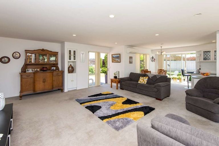 Photo of property in 59 Queenspark Drive, Parklands, Christchurch, 8083