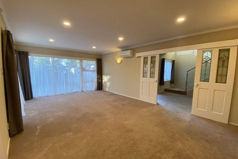 Photo of property in 5 Fielding Crescent, Farm Cove, Auckland, 2012