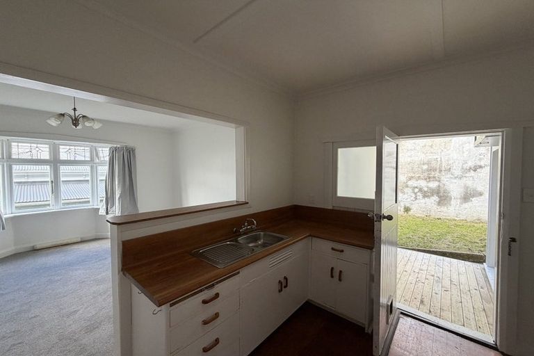 Photo of property in 3/44 Northland Road, Northland, Wellington, 6012