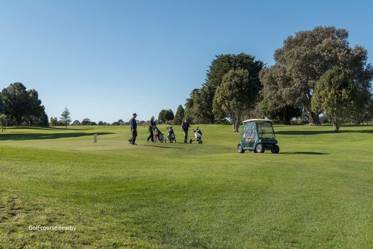 Photo of property in 10 Fairway Avenue, Mount Maunganui, 3116