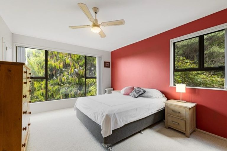 Photo of property in 8 Walker Road, Henderson Valley, Auckland, 0612