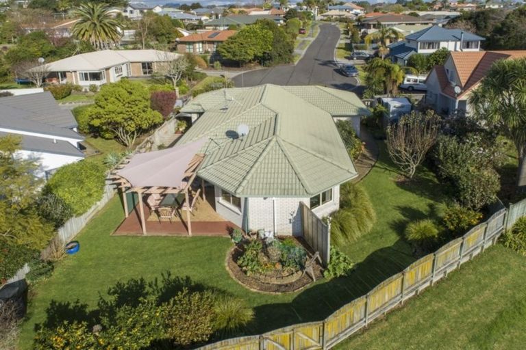 Photo of property in 17 Pampas Grove, Welcome Bay, Tauranga, 3112