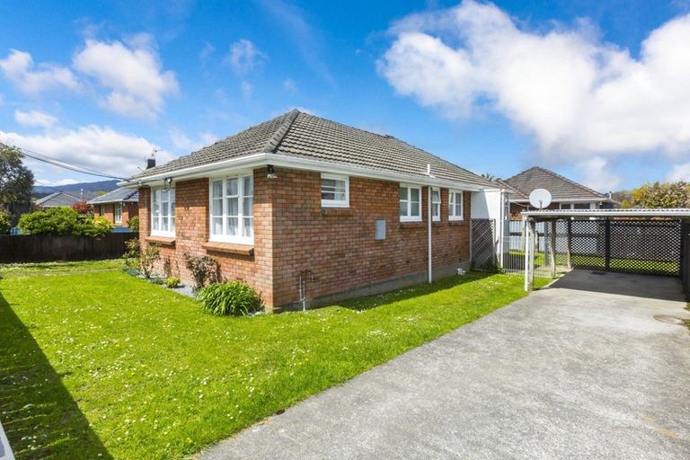 Photo of property in 2 Hazel Street, Ebdentown, Upper Hutt, 5018