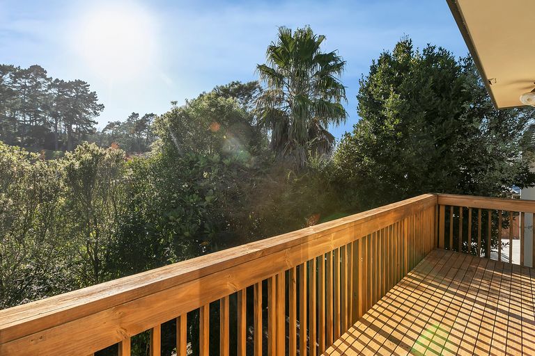 Photo of property in 19 Zefiro Drive, Massey, Auckland, 0614