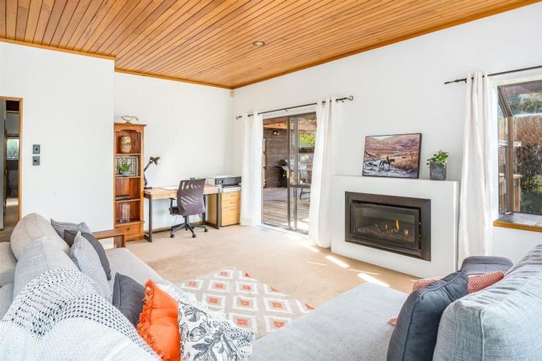 Photo of property in 77 Paremata Road, Paremata, Porirua, 5024