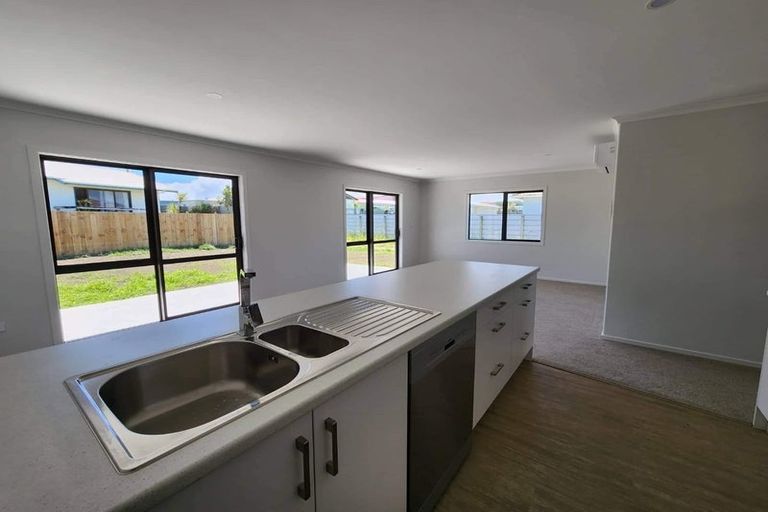 Photo of property in 6 Cross Street, Castlecliff, Whanganui, 4501