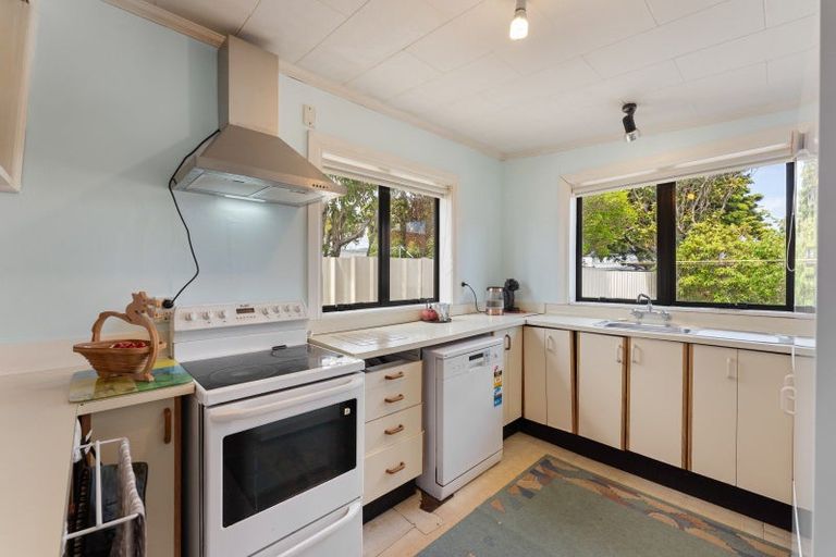 Photo of property in 4 Roxburgh Grove, Petone, Lower Hutt, 5012