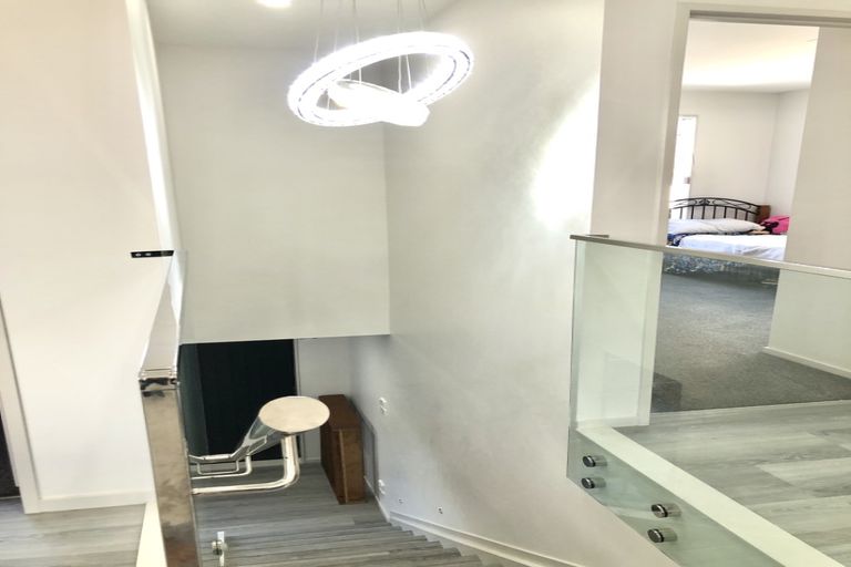 Photo of property in 8a Maunder Place, New Lynn, Auckland, 0600