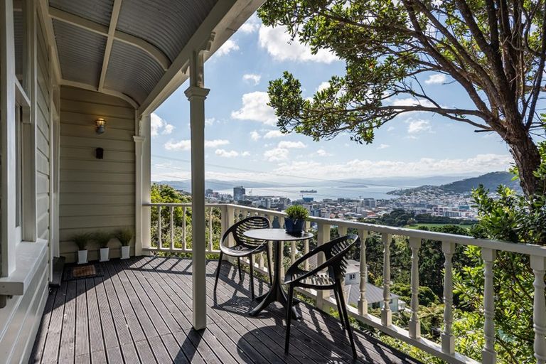 Photo of property in 74 Mortimer Terrace, Brooklyn, Wellington, 6021