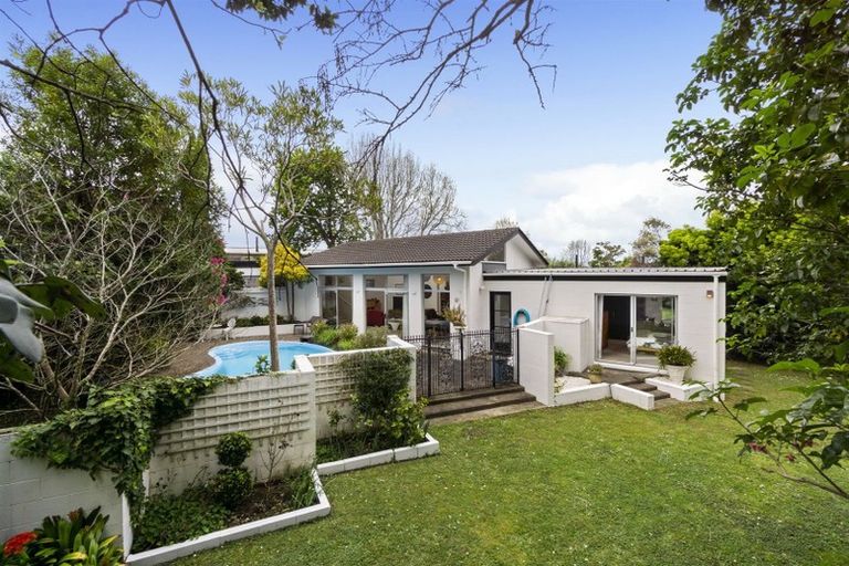 Photo of property in 23 Gordon Avenue, Forrest Hill, Auckland, 0620
