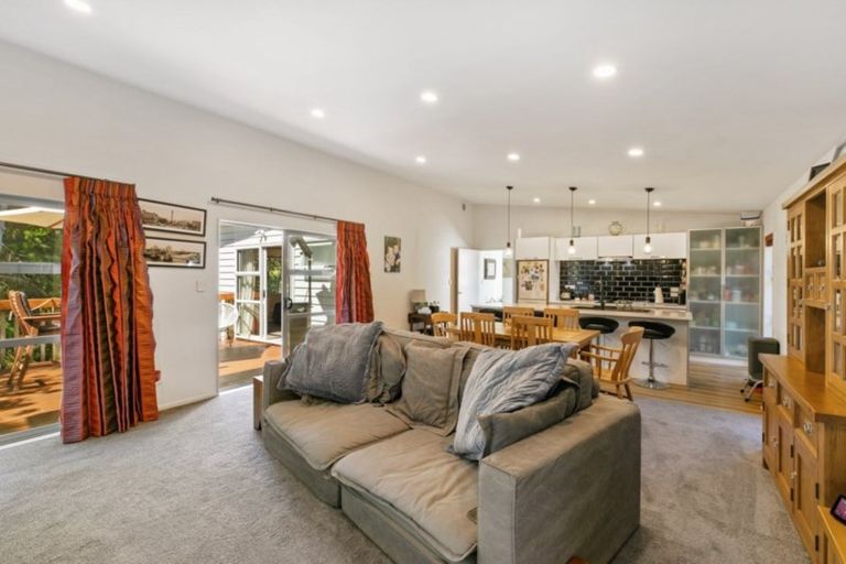 Photo of property in 2/72 Spinella Drive, Bayview, Auckland, 0629