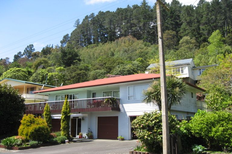 Photo of property in 11 Milton Terrace, Picton, 7220